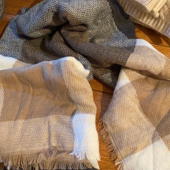 Knit scarf - Picture 2 of 3